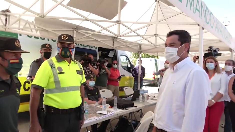 Moreno acude al Puesto de Mando Avanzado del incendio de Almonaster la Real