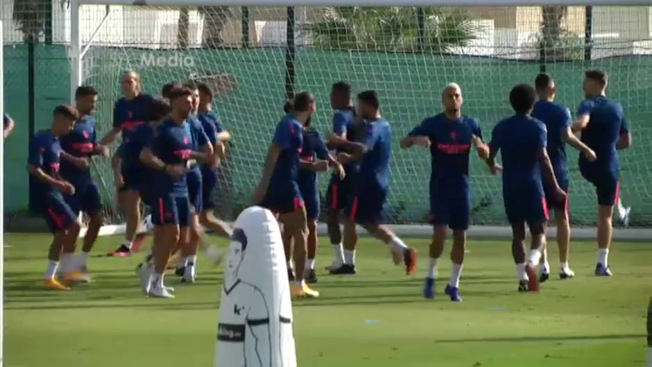 Táctica y puntería en el entrenamiento del Sevilla FC de este lunes