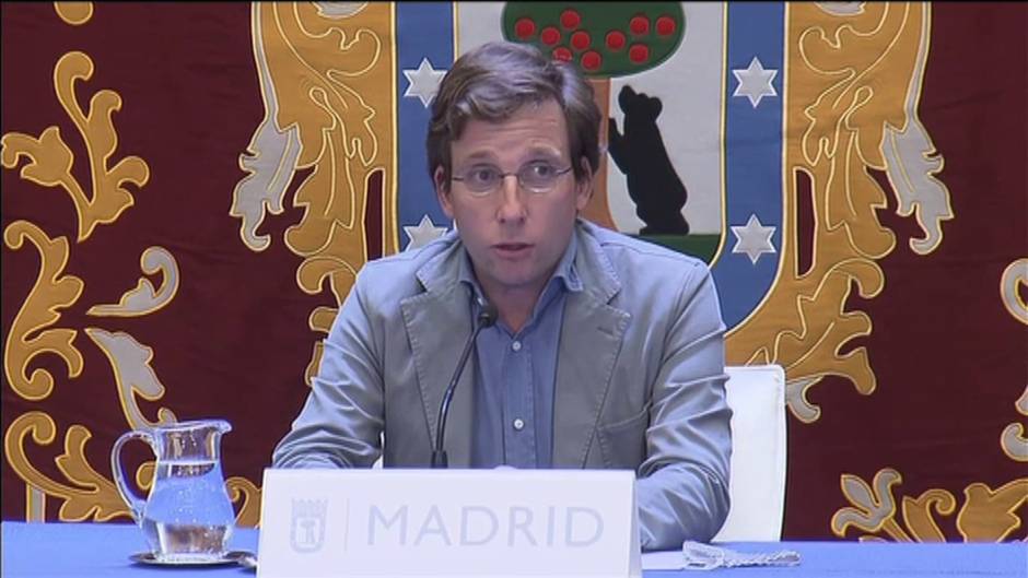 El alcalde de la capital pide al resto de los madrileños que tomen conciencia aunque sus zonas no sufran restricciones