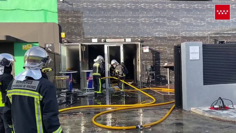 Un incendio destruye la discoteca 'Club Diamond' en Alcalá de Henares