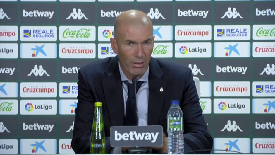 Pellegrini: "Jugar contra el Real Madrid, contra el VAR, contra penal y expulsión todo junto es difícil"