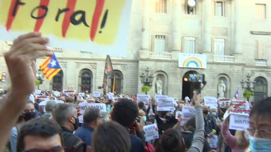 Concentraciones en toda Cataluña en protesta por la inhabilitación de Torra