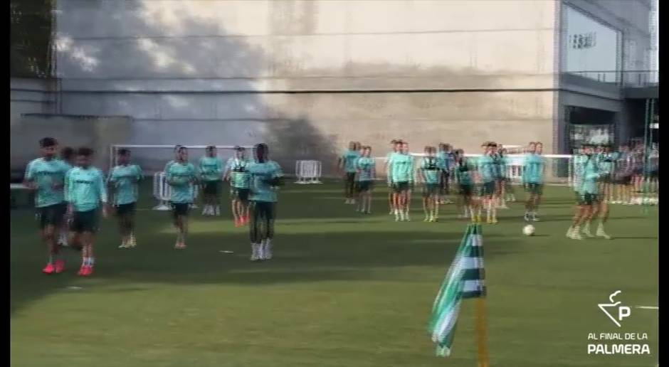 Entrenamiento del Betis con muchos canteranos