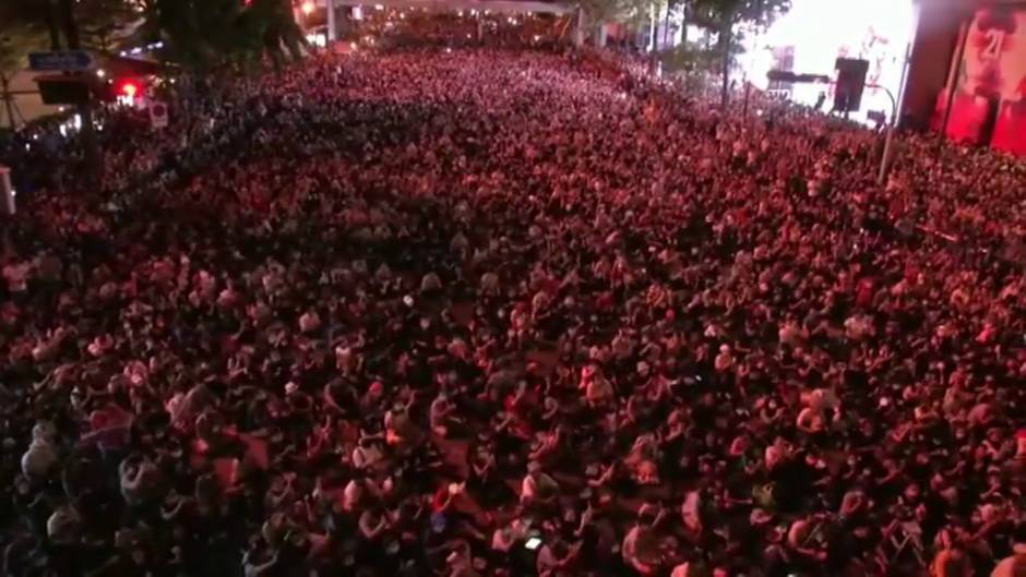 Miles de tailandeses desafían el estado de alarma contra las manifestaciones y toman el centro de Bangkok