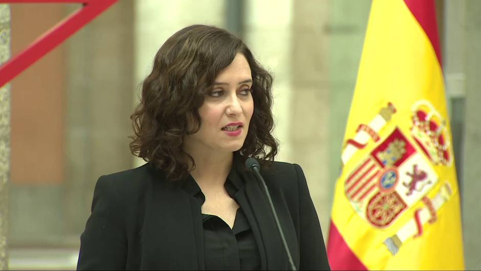 Ayuso aboga por políticas "dialogadas con el Gobierno" e insiste en "no rematar la economía"