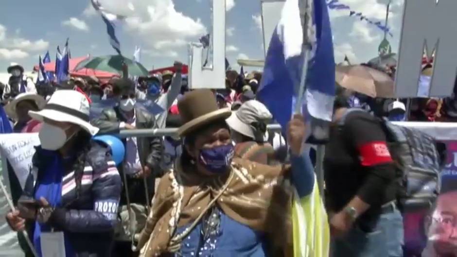 El Movimiento al Socialismo (MAS) celebra su regreso al poder en Bolivia