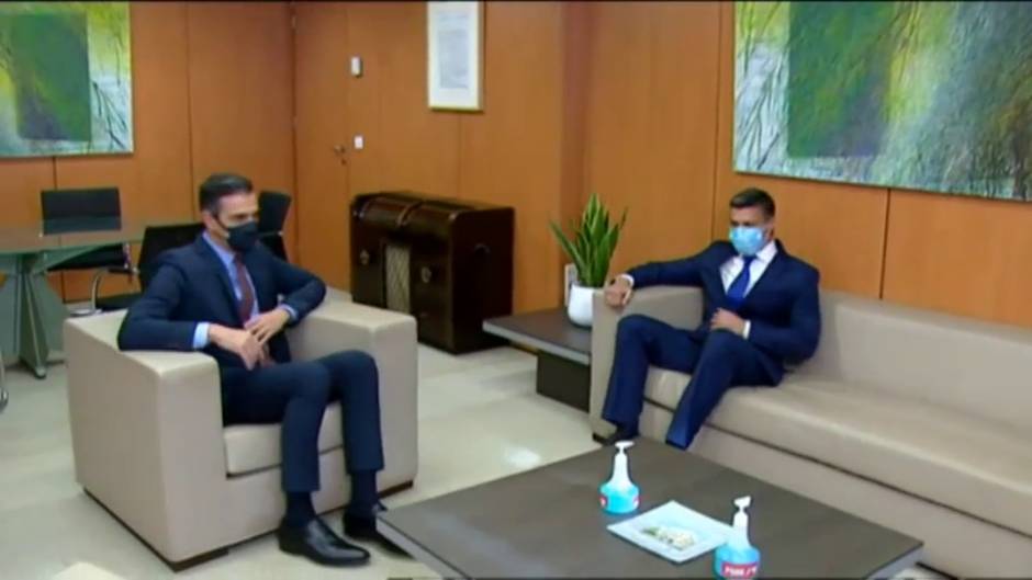 Pedro Sánchez se reúne con Leopoldo López en la sede del Partido Socialista