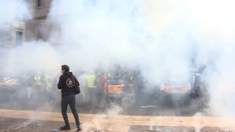 Taxistas se manifiestan para pedir ayudas al sector