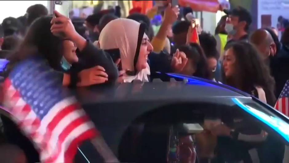 Los votantes de Biden desbordan las calles con su alegría, tras la victoria electoral