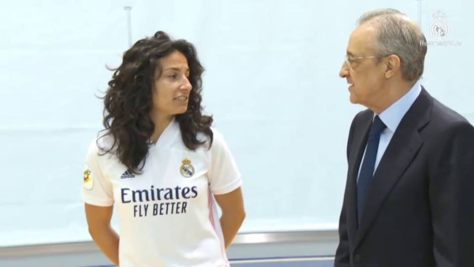 Primera foto de familia del Real Madrid femenino