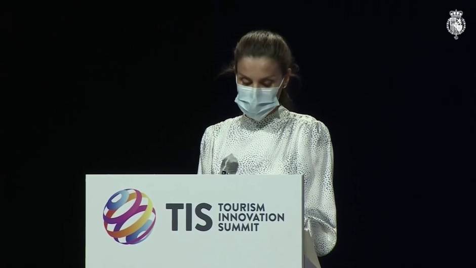 La Reina agradece el "esfuerzo enorme" del sector turístico