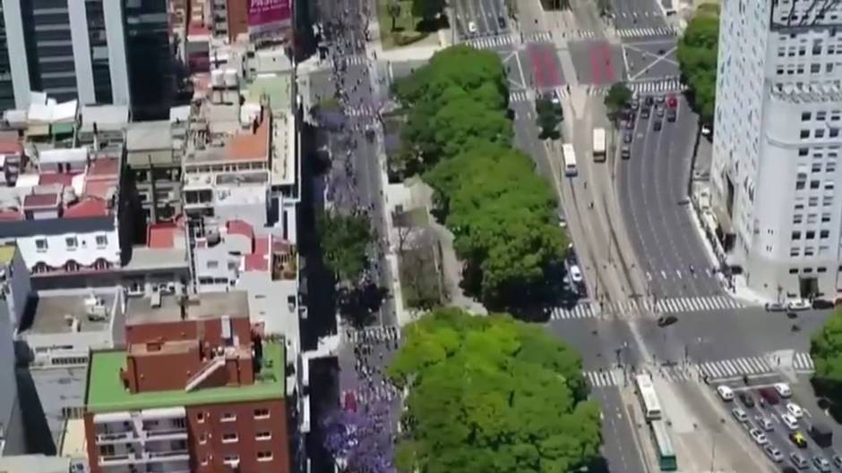 Colas kilométricas en la Casa Rosada para despedir a Maradona