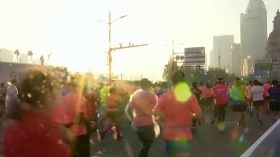 La maratón de Shanghai desafía al coronavirus con 9.000 corredores