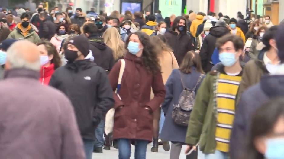 Vecinos de Madrid acuden al centro de la capital en el 'puente de diciembre'