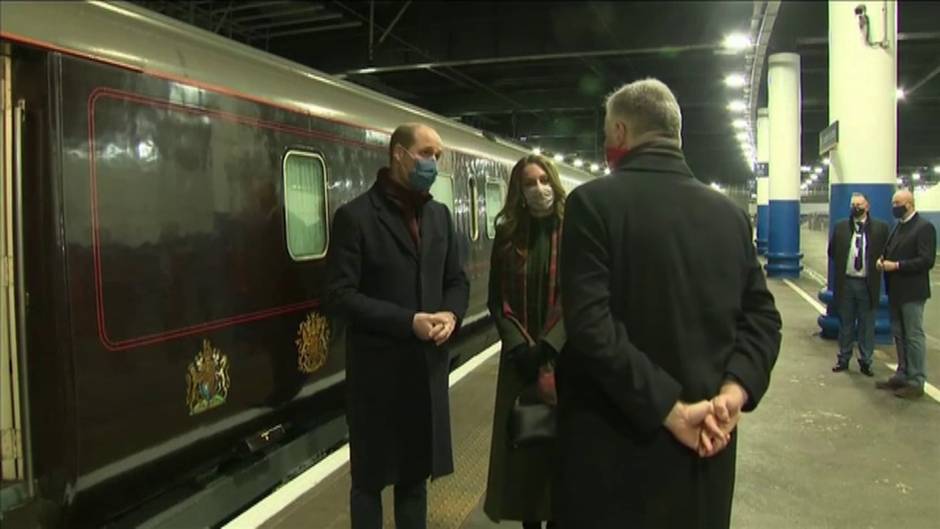 El príncipe Guillermo y Kate Middleton se suben al Royal Train para rendir homenaje a los 'héroes' de la pandemia