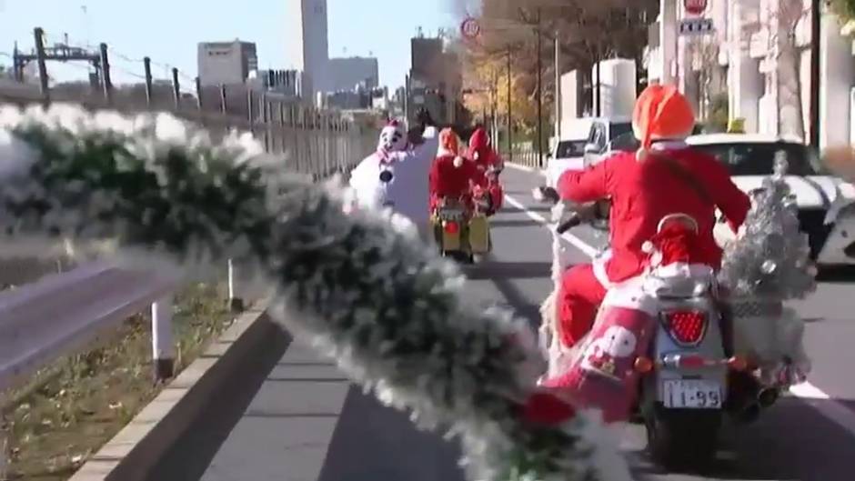 Papá Noel desfila en Tokio montado en una Harley-Davidson contra el abuso infantil