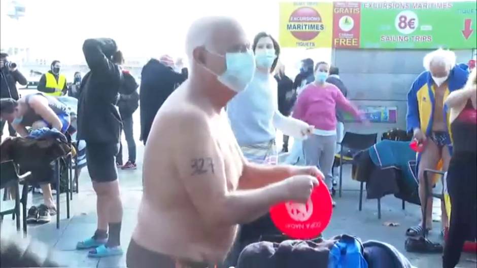 El coronavirus no puede con los chapuzones navideños