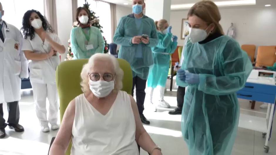 Antonio, de 73 años, y Pilar, de 78, son los primeros vacunados contra el COVID-19 en Andalucía