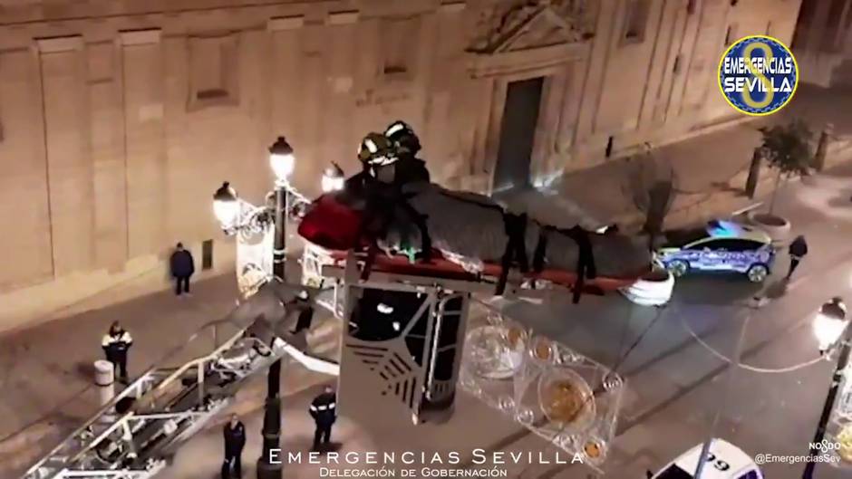 Rescate de un anciano en Sevilla