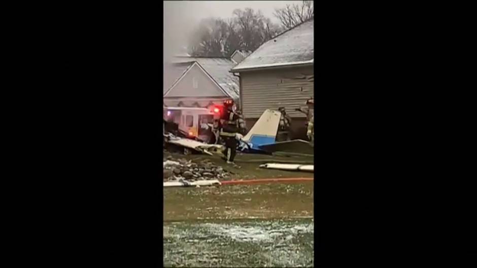 Una pequeña avioneta se estrella contra una vivienda familiar en Michigan