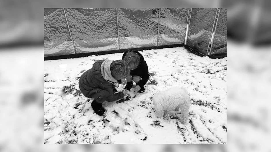 Sara Carbonero disfruta con sus hijos de un día en la nieve