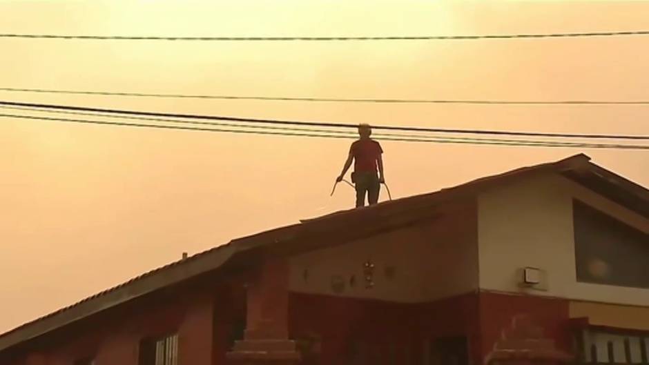 Un incendio sin control en la región chilena de Valparaíso obliga a evacuar a miles de personas