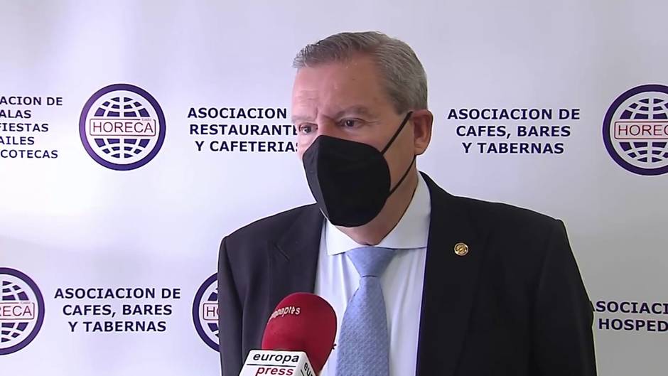 Hosteleros creen “hasta demandable” que cierren bares y haya personas consumiendo en la calle