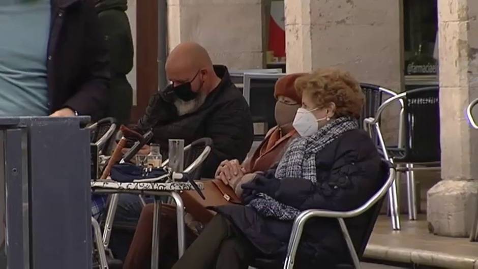 Medidas cada vez más restrictivas intentan detener la tercera ola