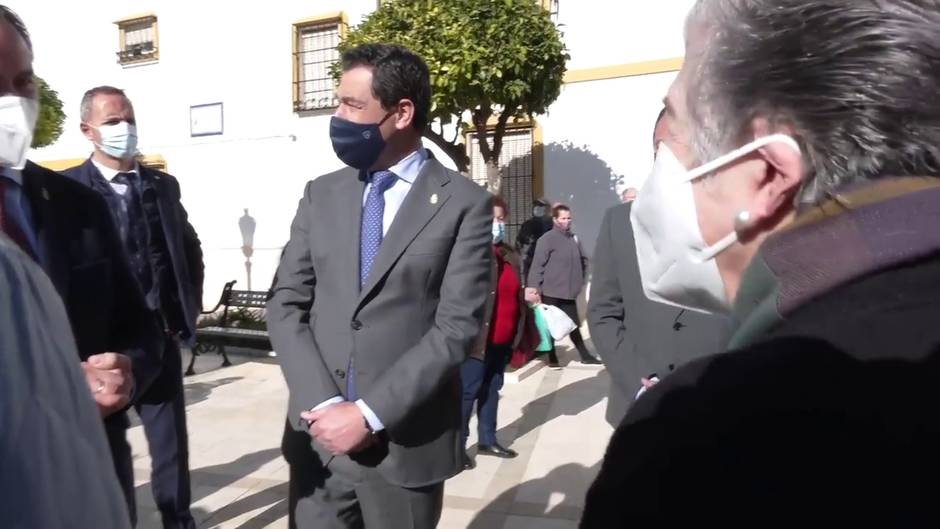 Juanma Moreno visita La Roda de Andalucía (Sevilla)