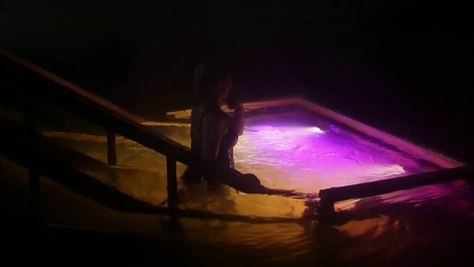 Putin se sumerge en agua helada cumpliendo el ritual de la Epifanía Ortodoxa