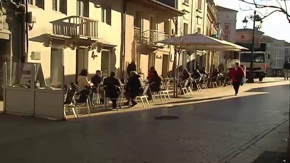 España se encierra ante la cresta de la tercera ola