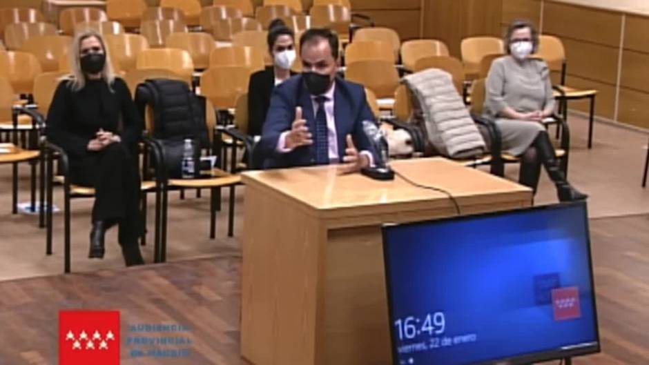 Rector de URJC recibió "reiteradas llamadas" de Educación