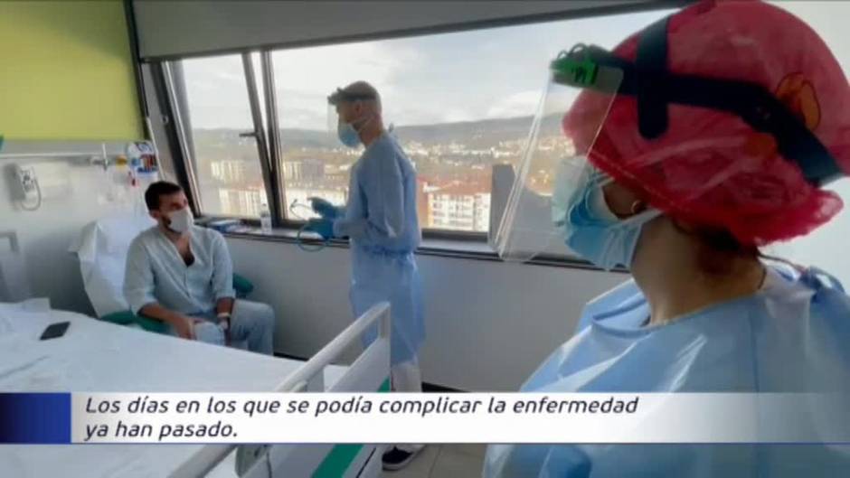 "Nadie se salva de ingresar o empeorar por Covid". Entramos en la planta Covid del Hospital de Ourense