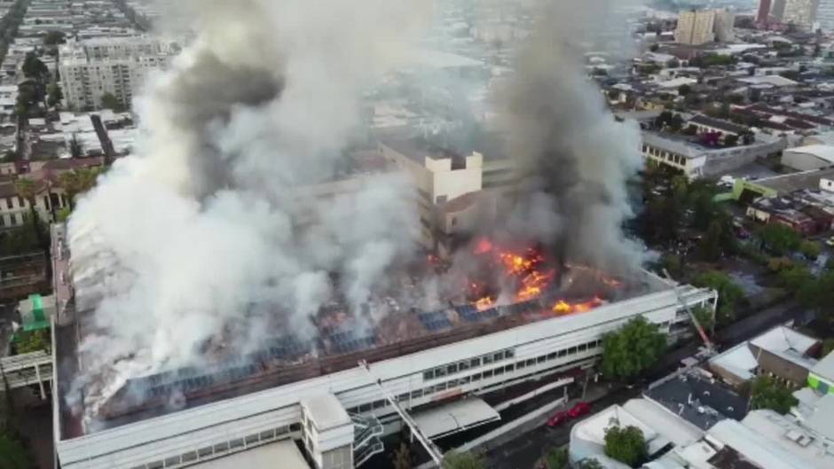 Incendio en hospital de Santiago de Chile obliga a evacuar a pacientes