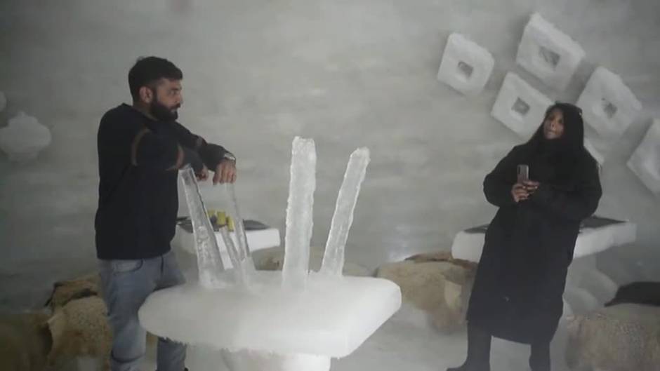 Cachemira abre su primera cafetería con forma de iglú