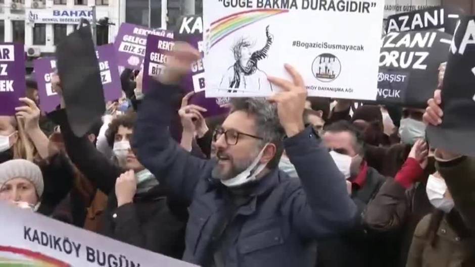 Dura represión contra las protestas de los universitarios en Turquía