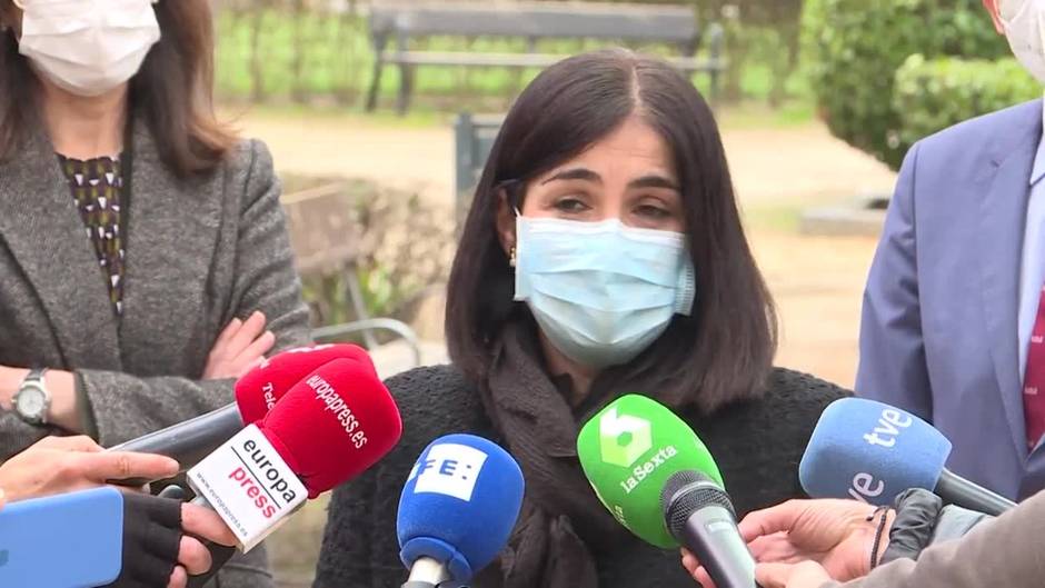 Darias asegura que las vacunas cumplen todas las "garantías"