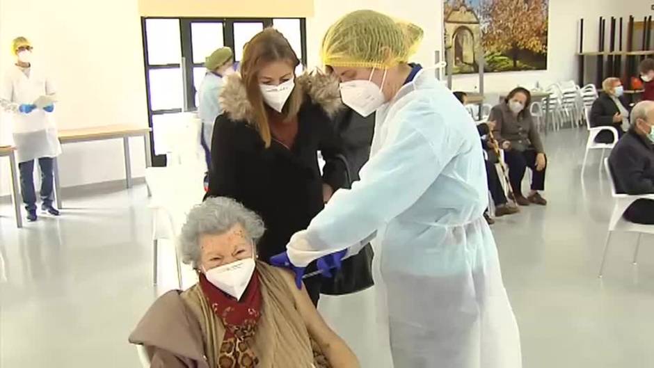 Vacunaciones masivas a los mayores de 80 años