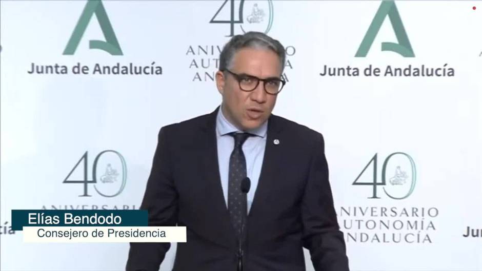 «Ahora vienen unos señores comunistas a decirnos que el jamón y el aceite perjudican la salud» dice Elías Bendodo