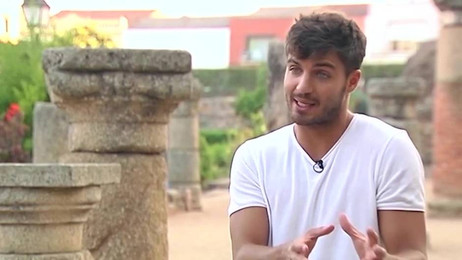 Maxi Iglesias sube la temperatura compartiendo su ducha más íntima