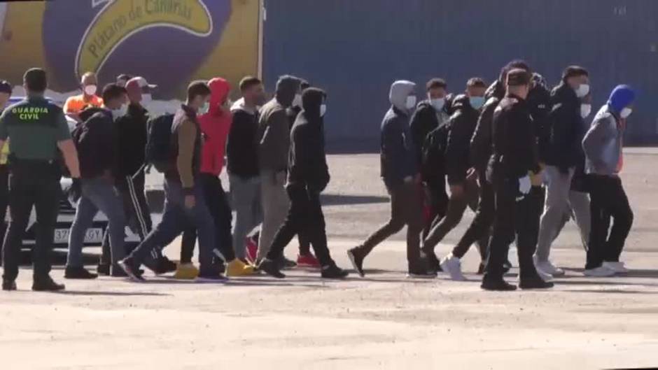 Interceptados en Gran Canaria un grupo de migrantes que buscaba ocultarse en camiones para llegar a la península