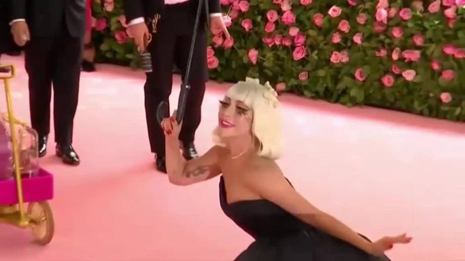 Roban dos de los tres bulldogs franceses de Lady Gaga en su casa de Los Angeles