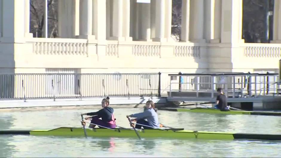 Madrileños disfrutan del Retiro tras su cierre por 'Filomena'