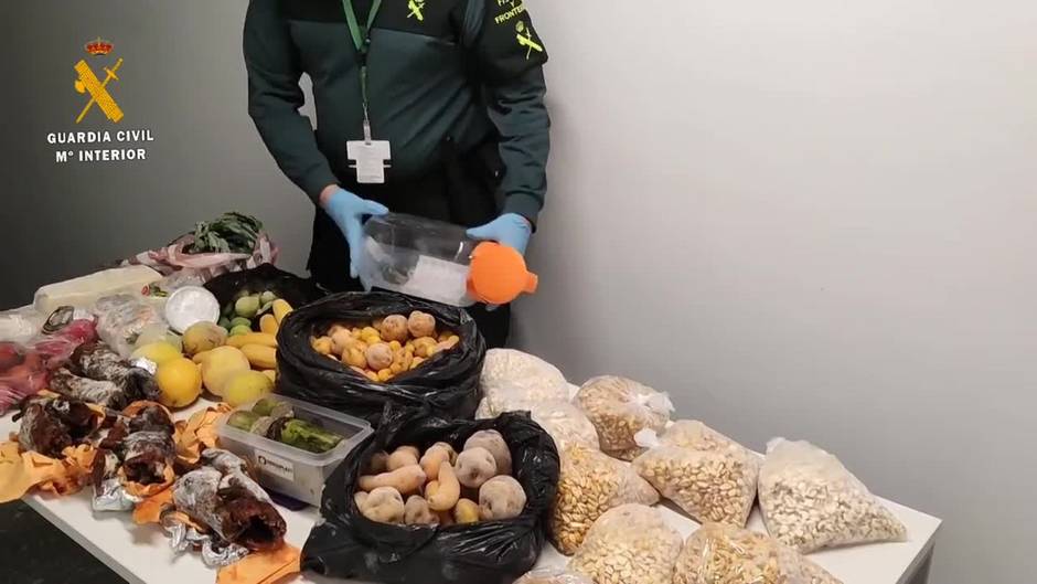 La Guardia Civil interviene alimentos prohibidos en el aeropuerto de Noáin