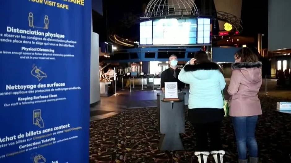 Los cines en Canadá reabren sus puertas tras casi un año cerrados por la pandemia