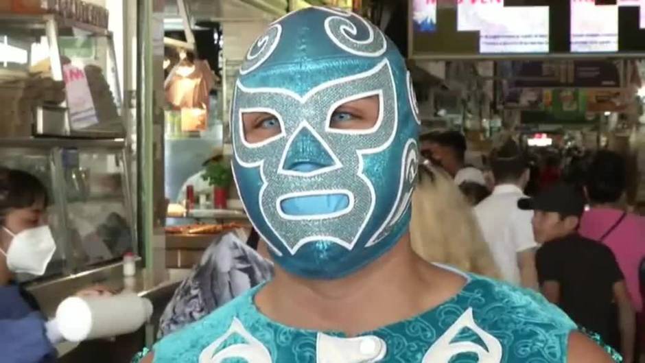 Famosos luchadores promueven medidas contra la Covid