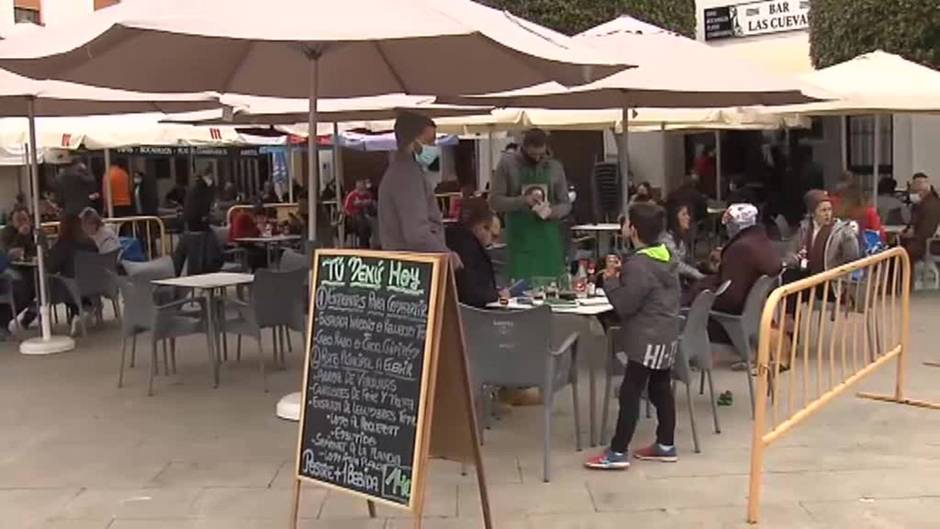 La hostelería disfruta de un respiro en el puente de San José