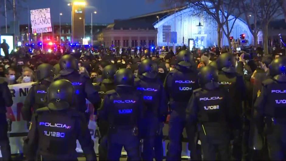 La Policía impide que la manifestación a favor de Hasél avance hacia Cibeles