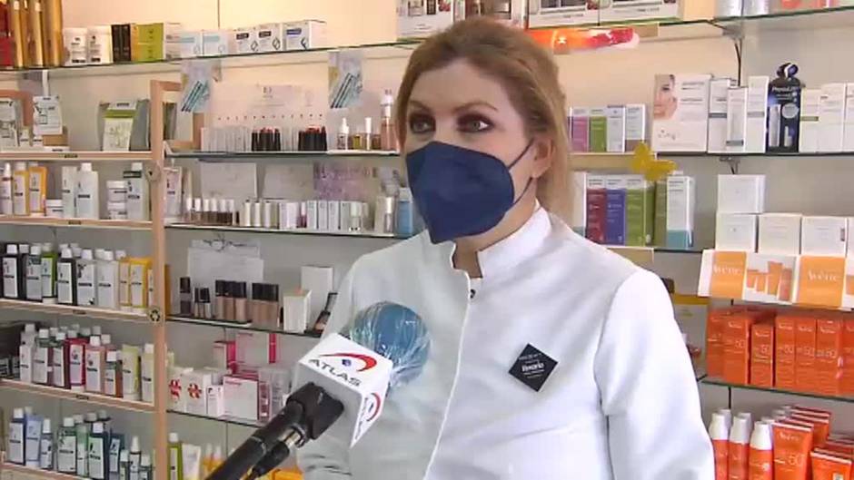 Dudas y aplausos en las calles ante la vuelta de AstraZeneca