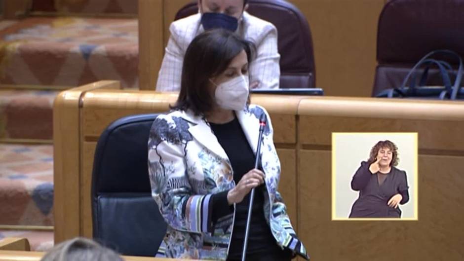 Robles defiende la neutralidad política de las Fuerzas Armadas